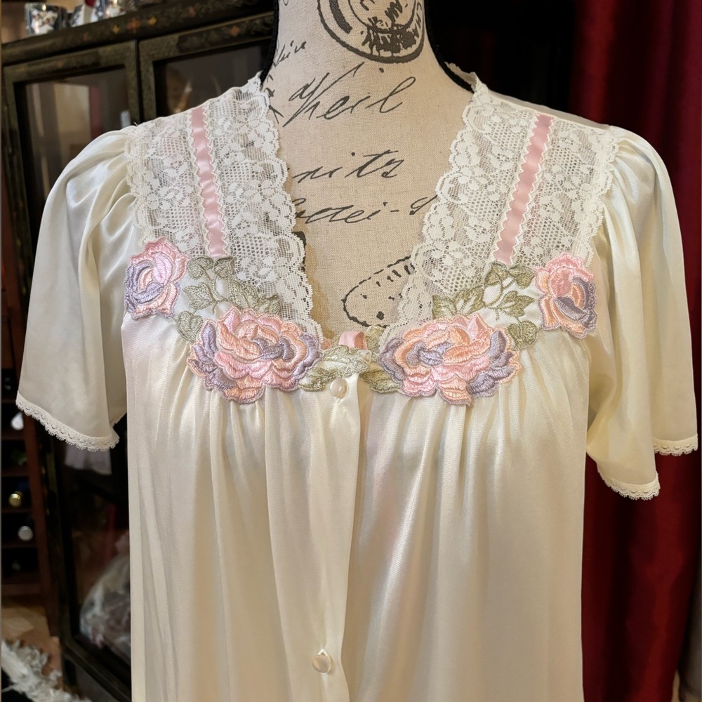 Vintage Vanity Fair 2 Piece Embroidered Vanity Fair Robe & Dress Slip Dress Set